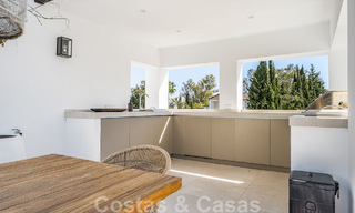 Villa contemporánea independiente en venta con encantadores espacios exteriores y piscina climatizada en Nueva Andalucia, Marbella 51071 