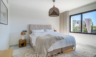 Villa contemporánea independiente en venta con encantadores espacios exteriores y piscina climatizada en Nueva Andalucia, Marbella 51072 
