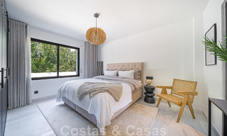 Villa contemporánea independiente en venta con encantadores espacios exteriores y piscina climatizada en Nueva Andalucia, Marbella 51079 