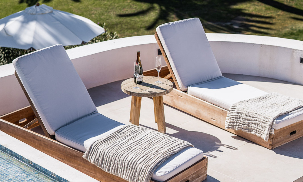 Villa contemporánea independiente en venta con encantadores espacios exteriores y piscina climatizada en Nueva Andalucia, Marbella 51088
