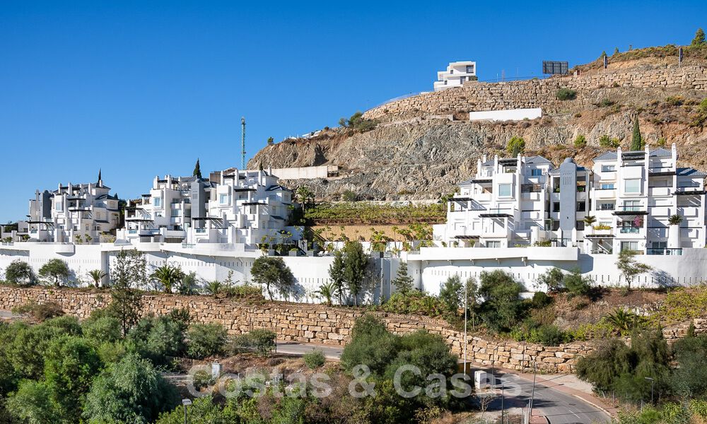 Amplio apartamento en venta con amplias terrazas y vistas panorámicas al mar en Benahavis - Marbella 50687