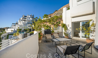 Amplio apartamento en venta con amplias terrazas y vistas panorámicas al mar en Benahavis - Marbella 50690 