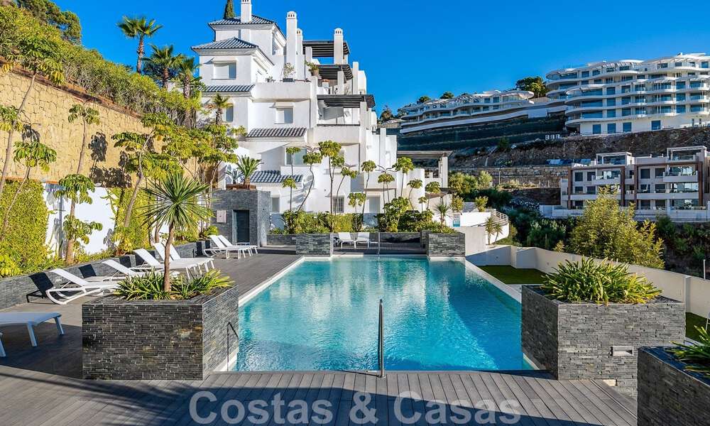 Amplio apartamento en venta con amplias terrazas y vistas panorámicas al mar en Benahavis - Marbella 50693