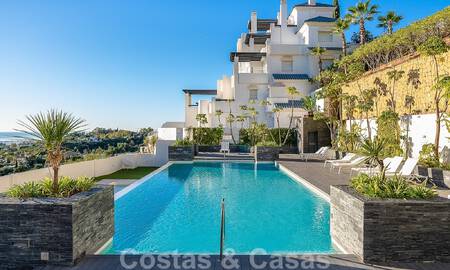 Amplio apartamento en venta con amplias terrazas y vistas panorámicas al mar en Benahavis - Marbella 50695