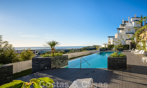 Amplio apartamento en venta con amplias terrazas y vistas panorámicas al mar en Benahavis - Marbella 50696