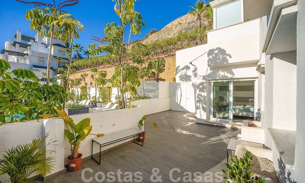Amplio apartamento en venta con amplias terrazas y vistas panorámicas al mar en Benahavis - Marbella 50698