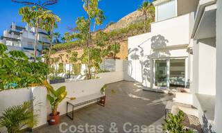 Amplio apartamento en venta con amplias terrazas y vistas panorámicas al mar en Benahavis - Marbella 50698 