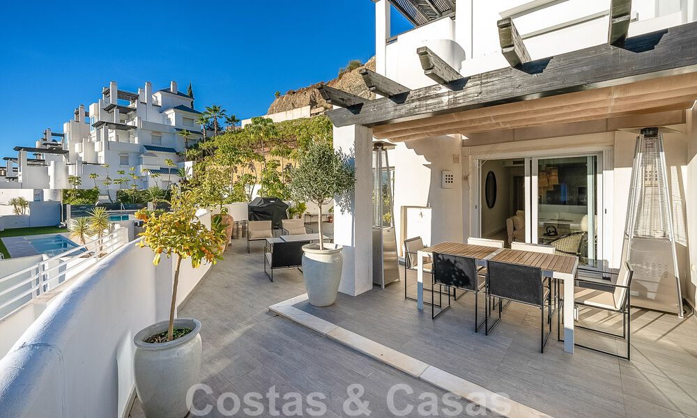 Amplio apartamento en venta con amplias terrazas y vistas panorámicas al mar en Benahavis - Marbella 50699