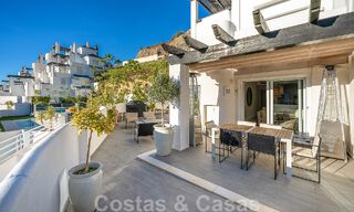 Amplio apartamento en venta con amplias terrazas y vistas panorámicas al mar en Benahavis - Marbella 50699 