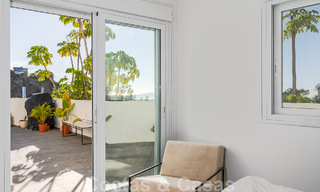 Amplio apartamento en venta con amplias terrazas y vistas panorámicas al mar en Benahavis - Marbella 50708 
