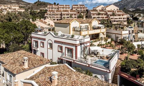 Villa recientemente renovada en venta, con vistas panorámicas al mar situada en la deseable Nueva Andalucia, Marbella 51350