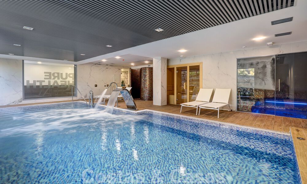 Se vende moderno apartamento de 3 dormitorios listo para entrar a vivir en un complejo de golf en la Nueva Milla de Oro, entre Marbella y Estepona 50779