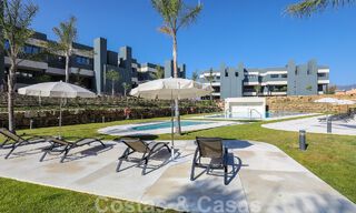 Se vende moderno apartamento de 3 dormitorios listo para entrar a vivir en un complejo de golf en la Nueva Milla de Oro, entre Marbella y Estepona 50783 
