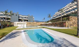 Se vende moderno apartamento de 3 dormitorios listo para entrar a vivir en un complejo de golf en la Nueva Milla de Oro, entre Marbella y Estepona 50787 