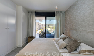 Se vende moderno apartamento de 3 dormitorios listo para entrar a vivir en un complejo de golf en la Nueva Milla de Oro, entre Marbella y Estepona 50789 