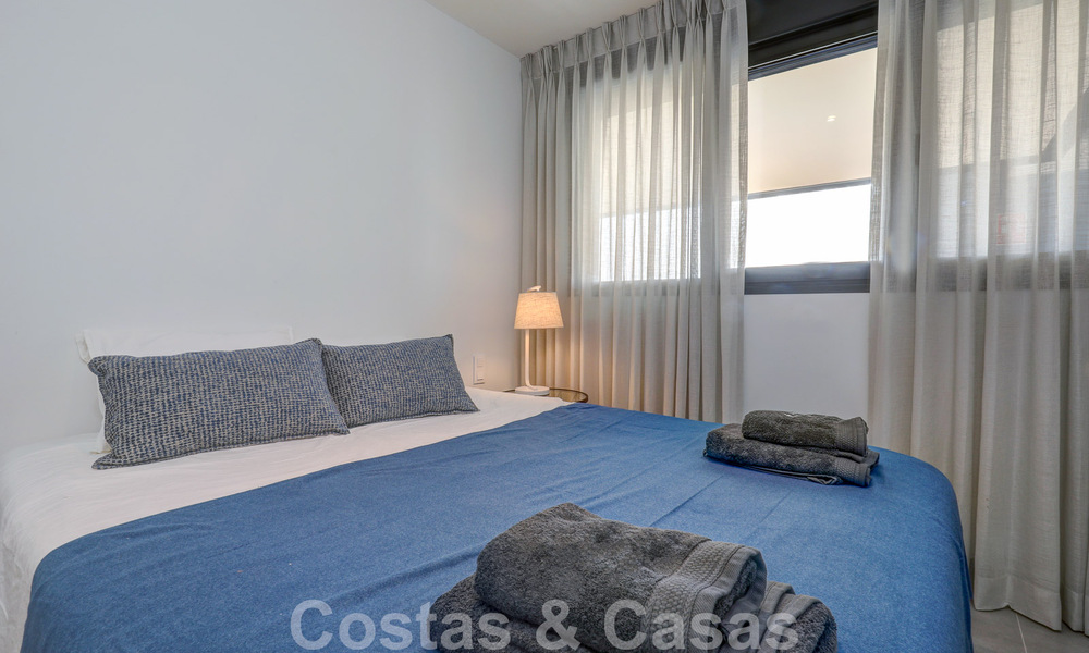 Se vende moderno apartamento de 3 dormitorios listo para entrar a vivir en un complejo de golf en la Nueva Milla de Oro, entre Marbella y Estepona 50797