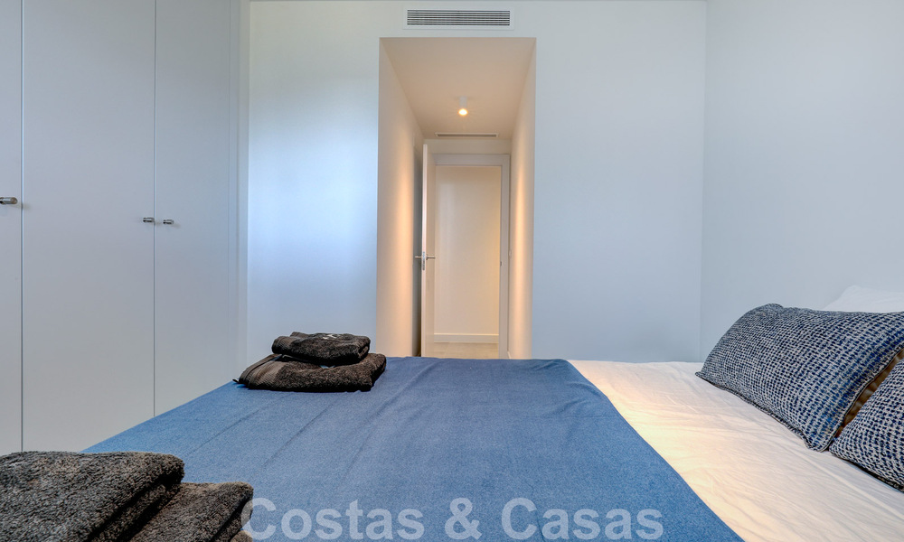 Se vende moderno apartamento de 3 dormitorios listo para entrar a vivir en un complejo de golf en la Nueva Milla de Oro, entre Marbella y Estepona 50800