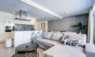 Se vende moderno apartamento de 3 dormitorios listo para entrar a vivir en un complejo de golf en la Nueva Milla de Oro, entre Marbella y Estepona 50811 
