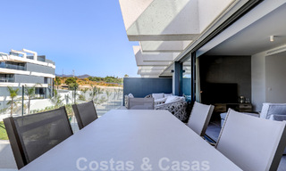 Se vende moderno apartamento de 3 dormitorios listo para entrar a vivir en un complejo de golf en la Nueva Milla de Oro, entre Marbella y Estepona 50816 