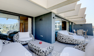 Se vende moderno apartamento de 3 dormitorios listo para entrar a vivir en un complejo de golf en la Nueva Milla de Oro, entre Marbella y Estepona 50820 