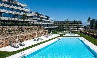 Se vende moderno apartamento de 3 dormitorios listo para entrar a vivir en un complejo de golf en la Nueva Milla de Oro, entre Marbella y Estepona 51007 