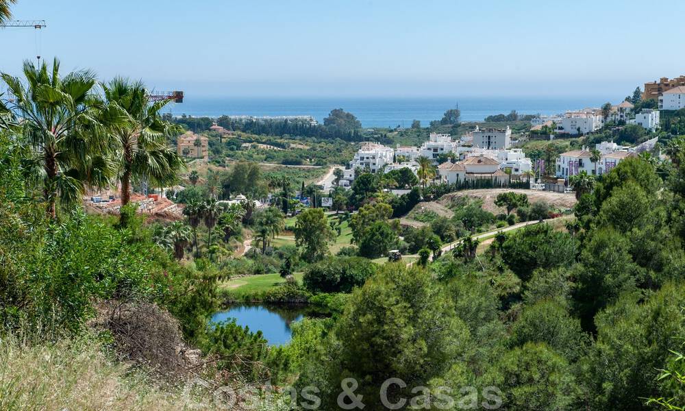 Se vende moderno apartamento de 3 dormitorios listo para entrar a vivir en un complejo de golf en la Nueva Milla de Oro, entre Marbella y Estepona 51008