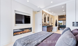 Amplio y elegante apartamento en venta en complejo cerrado en primera línea de playa con vistas al mar, en la Nueva Milla de Oro de Marbella - Estepona 51291 