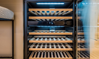 Amplio y elegante apartamento en venta en complejo cerrado en primera línea de playa con vistas al mar, en la Nueva Milla de Oro de Marbella - Estepona 51297 