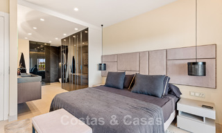Amplio y elegante apartamento en venta en complejo cerrado en primera línea de playa con vistas al mar, en la Nueva Milla de Oro de Marbella - Estepona 51301 