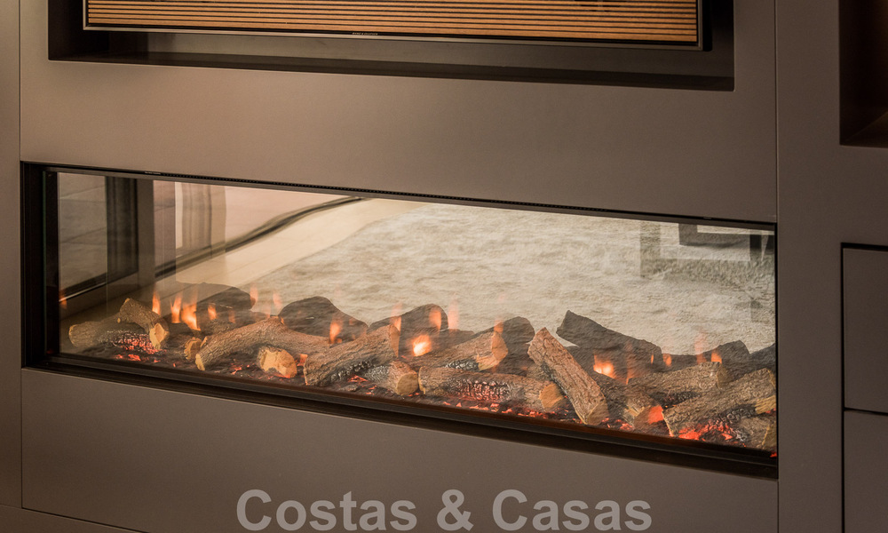 Amplio y elegante apartamento en venta en complejo cerrado en primera línea de playa con vistas al mar, en la Nueva Milla de Oro de Marbella - Estepona 51306