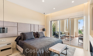 Amplio y elegante apartamento en venta en complejo cerrado en primera línea de playa con vistas al mar, en la Nueva Milla de Oro de Marbella - Estepona 51307 