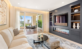 Amplio y elegante apartamento en venta en complejo cerrado en primera línea de playa con vistas al mar, en la Nueva Milla de Oro de Marbella - Estepona 51310 