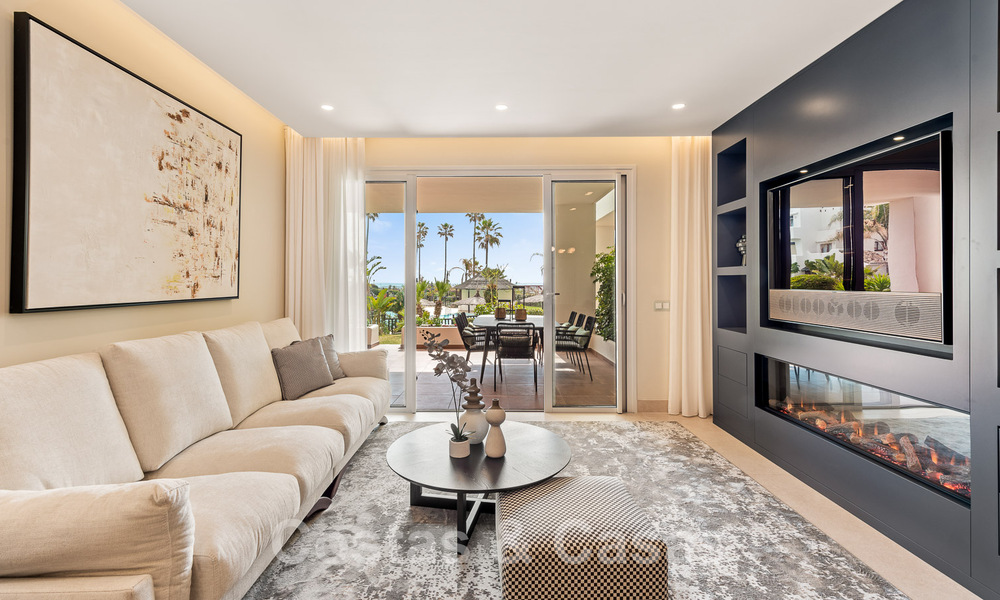 Amplio y elegante apartamento en venta en complejo cerrado en primera línea de playa con vistas al mar, en la Nueva Milla de Oro de Marbella - Estepona 51314