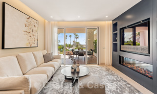 Amplio y elegante apartamento en venta en complejo cerrado en primera línea de playa con vistas al mar, en la Nueva Milla de Oro de Marbella - Estepona 51314 