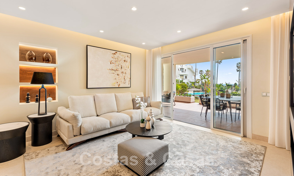 Amplio y elegante apartamento en venta en complejo cerrado en primera línea de playa con vistas al mar, en la Nueva Milla de Oro de Marbella - Estepona 51317
