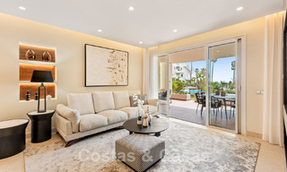 Amplio y elegante apartamento en venta en complejo cerrado en primera línea de playa con vistas al mar, en la Nueva Milla de Oro de Marbella - Estepona 51317 