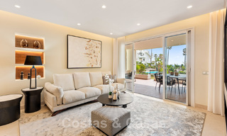 Amplio y elegante apartamento en venta en complejo cerrado en primera línea de playa con vistas al mar, en la Nueva Milla de Oro de Marbella - Estepona 51317 
