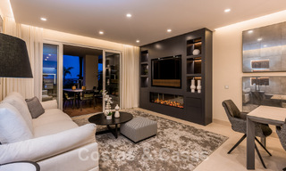 Amplio y elegante apartamento en venta en complejo cerrado en primera línea de playa con vistas al mar, en la Nueva Milla de Oro de Marbella - Estepona 51329 