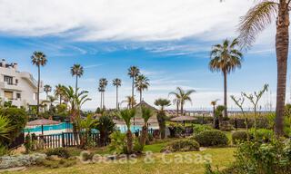 Amplio y elegante apartamento en venta en complejo cerrado en primera línea de playa con vistas al mar, en la Nueva Milla de Oro de Marbella - Estepona 51333 
