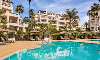 Amplio y elegante apartamento en venta en complejo cerrado en primera línea de playa con vistas al mar, en la Nueva Milla de Oro de Marbella - Estepona 51339 