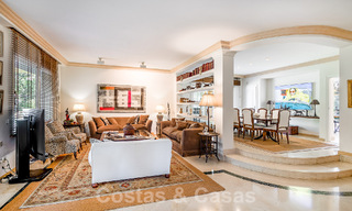 Villa de lujo independiente de estilo mediterráneo en venta a un paso de la playa y los servicios en la prestigiosa Guadalmina Baja en Marbella 51246 