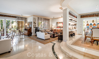 Villa de lujo independiente de estilo mediterráneo en venta a un paso de la playa y los servicios en la prestigiosa Guadalmina Baja en Marbella 51247 