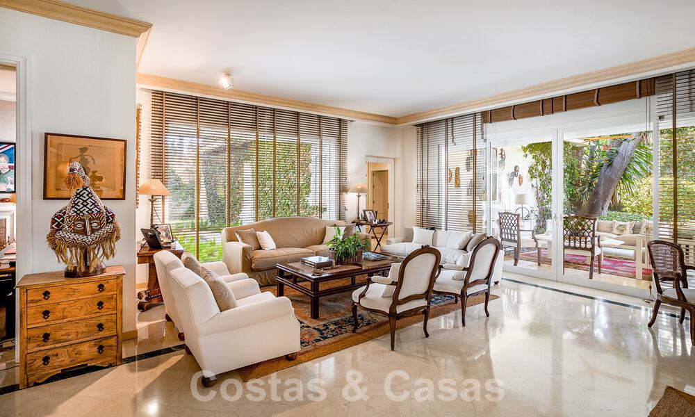Villa de lujo independiente de estilo mediterráneo en venta a un paso de la playa y los servicios en la prestigiosa Guadalmina Baja en Marbella 51248