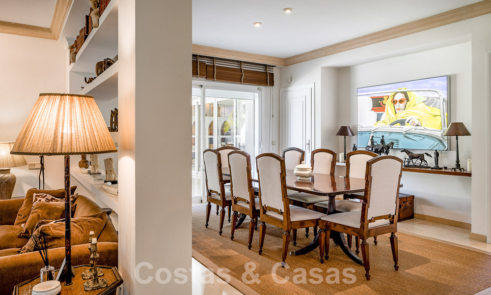 Villa de lujo independiente de estilo mediterráneo en venta a un paso de la playa y los servicios en la prestigiosa Guadalmina Baja en Marbella 51250