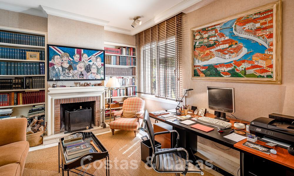 Villa de lujo independiente de estilo mediterráneo en venta a un paso de la playa y los servicios en la prestigiosa Guadalmina Baja en Marbella 51251