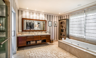 Villa de lujo independiente de estilo mediterráneo en venta a un paso de la playa y los servicios en la prestigiosa Guadalmina Baja en Marbella 51254 