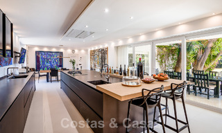 Villa de lujo independiente de estilo mediterráneo en venta a un paso de la playa y los servicios en la prestigiosa Guadalmina Baja en Marbella 51257 