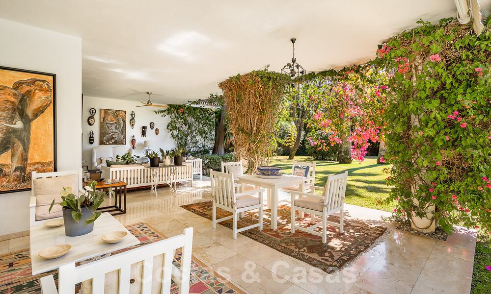 Villa de lujo independiente de estilo mediterráneo en venta a un paso de la playa y los servicios en la prestigiosa Guadalmina Baja en Marbella 51261