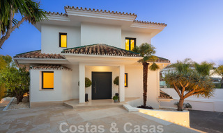 Villa de lujo en venta con arquitectura mediterránea contemporánea situada en el corazón del valle del golf de Nueva Andalucía en Marbella 51203 