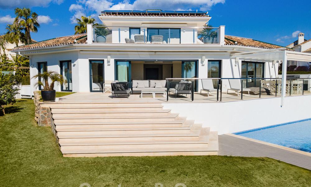 Villa de lujo en venta con arquitectura mediterránea contemporánea situada en el corazón del valle del golf de Nueva Andalucía en Marbella 51206